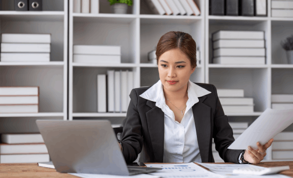 A translator edits localized web pages on screen, providing affordable Translation Services in Skokie with fast turnaround.