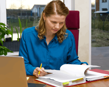 An Illinois manager reviews a bilingual contract while Polish Translation in Illinois prepares an accurate translation.