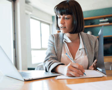 A project manager briefs linguists in a Chicago office, delivering Spanish Translation Services in Illinois.
