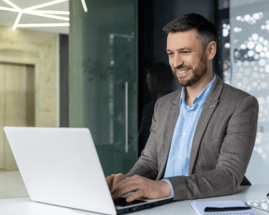 A translator providing vital document translation services in Illinois, including Birth Certificates & more for official use.